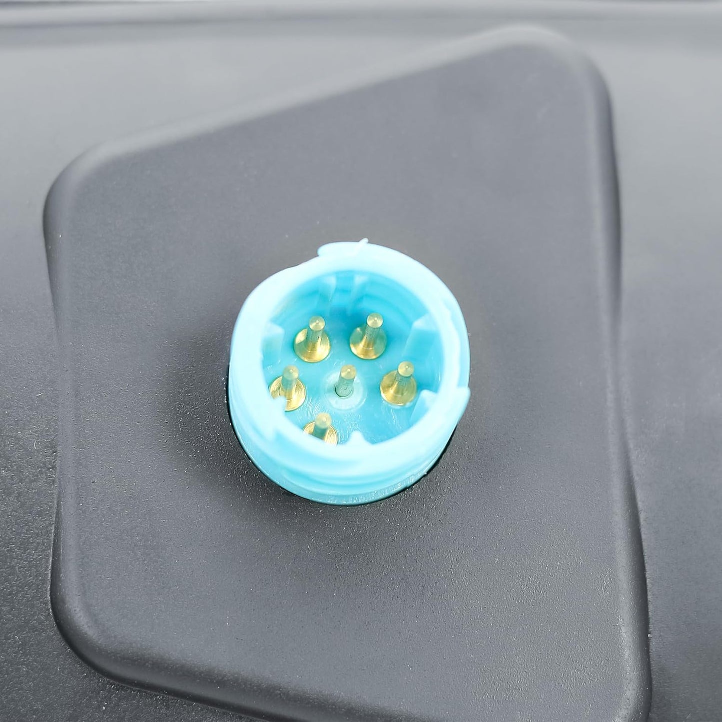 Aligoparts Passenger Left Side N/S Tail Light Rear Lamp Lens for IVECO Daily Tipper Pick-Up Chassis Cab (2022–2024)