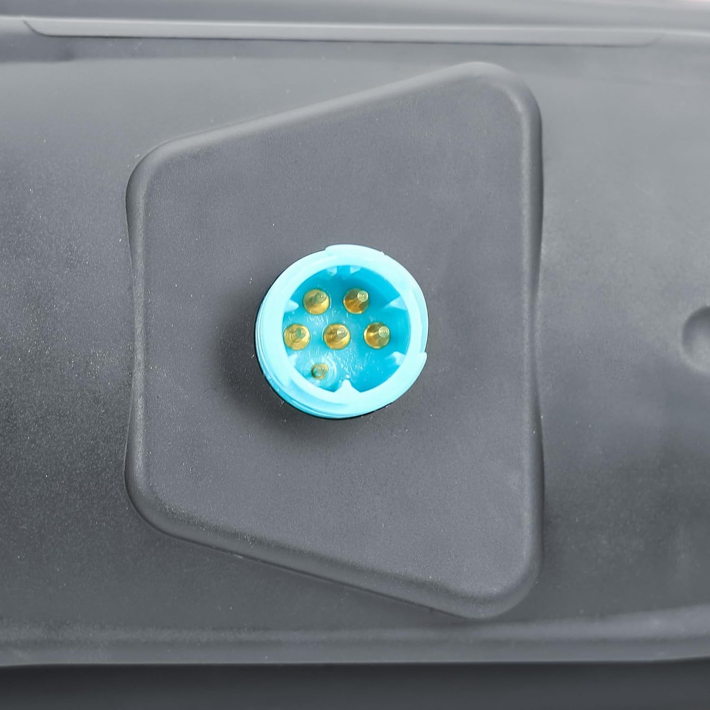 Aligoparts Driver Right Side O/S Tail Light Rear Lamp Lens for IVECO Daily Tipper Pick-Up Chassis Cab (2022–2024)