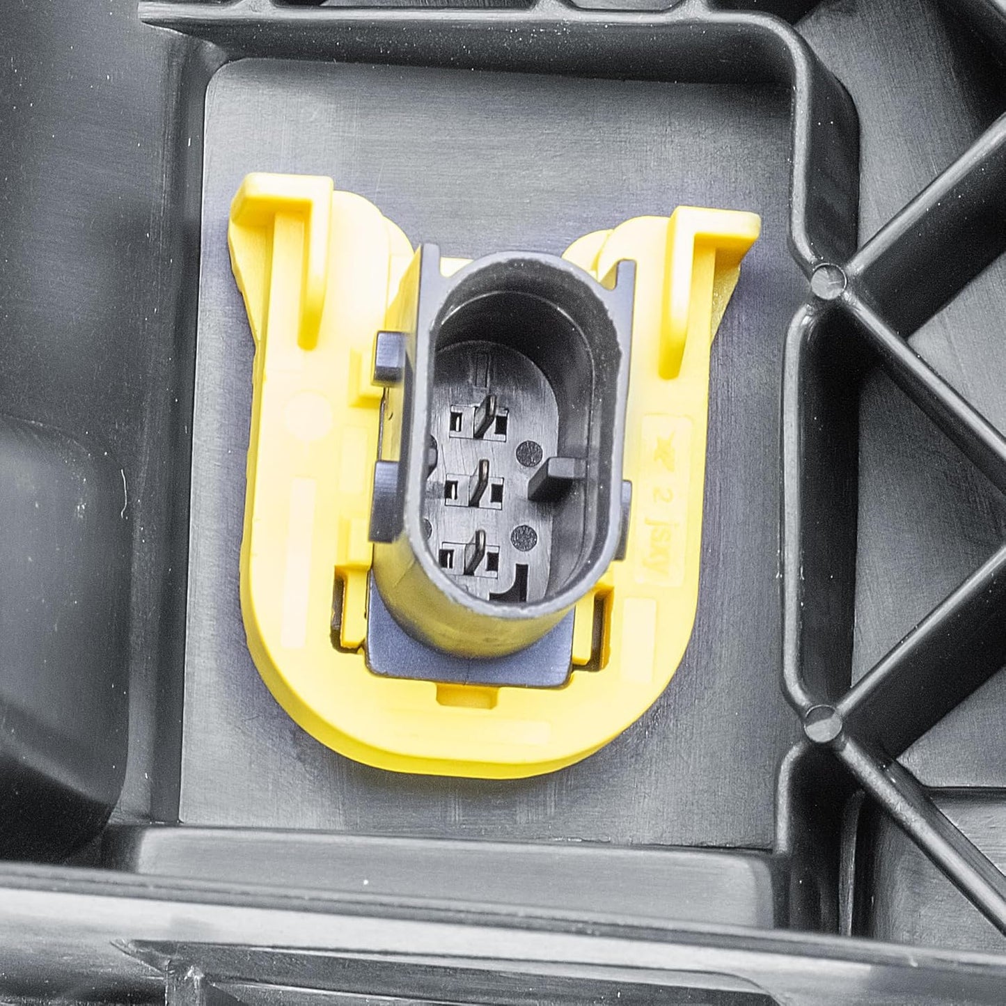 Aligoparts Passenger Left Side N/S Fog Light Lamp Chrome Strip with Cornering Light 24V for Volvo FH FM Version 4 (2012–2020)